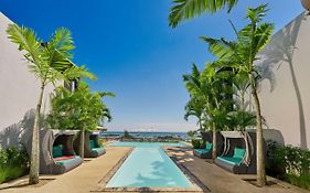 Plage Bleue Beachfront Apartments With Lov